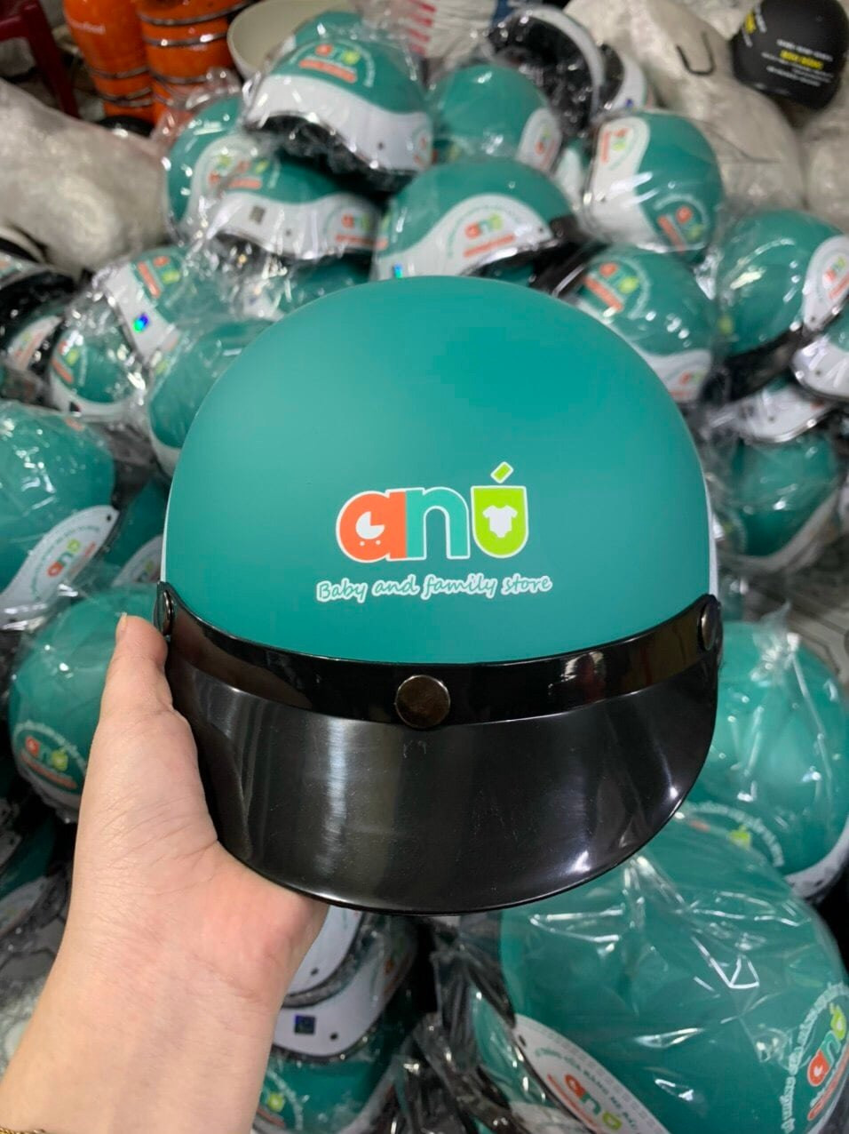 Làm mũ bảo hiểm in logo hết bao nhiêu