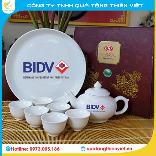 In logo lên ấm chén Bát Tràng tại Vinh giá bao nhiêu