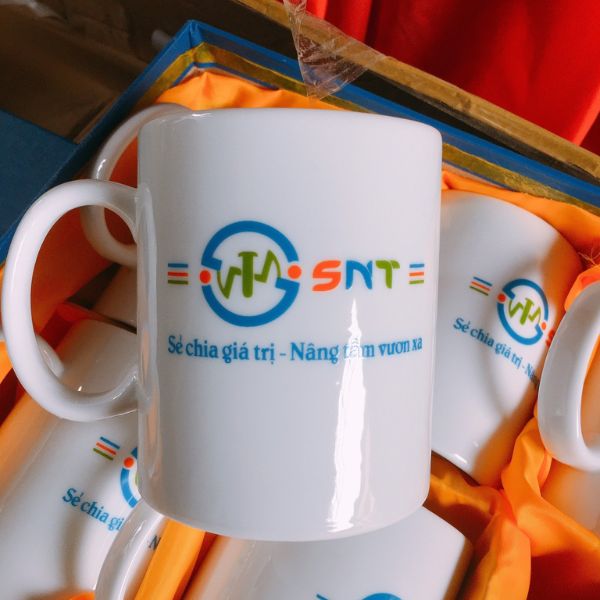 Vì sao nên chọn ly sứ in logo làm quà tặng 20/10