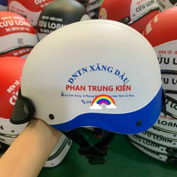 Chất liệu và công nghệ in logo trên nón bảo hiểm