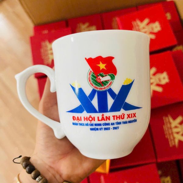 Ly sứ in logo