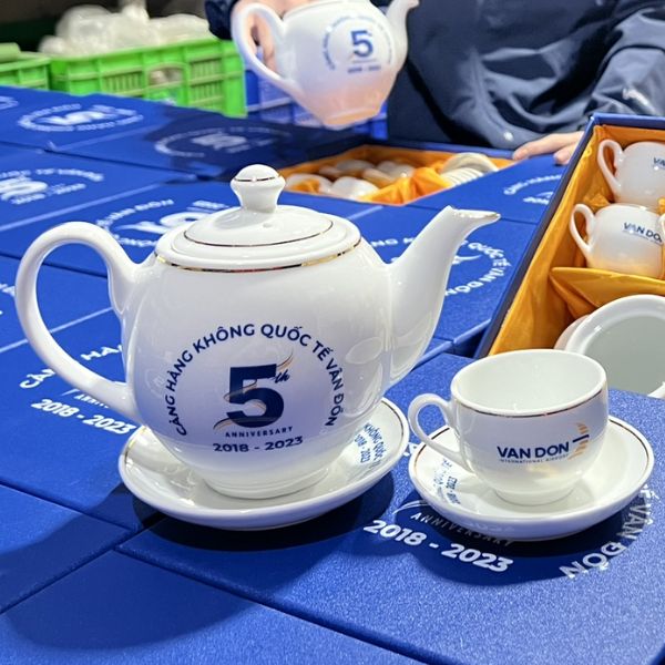 Ấm chén quà tặng in logo