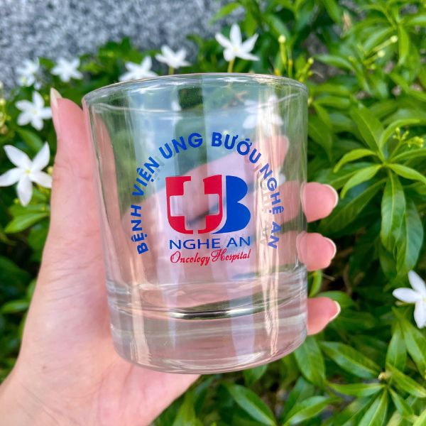 Ly thủy tinh in logo