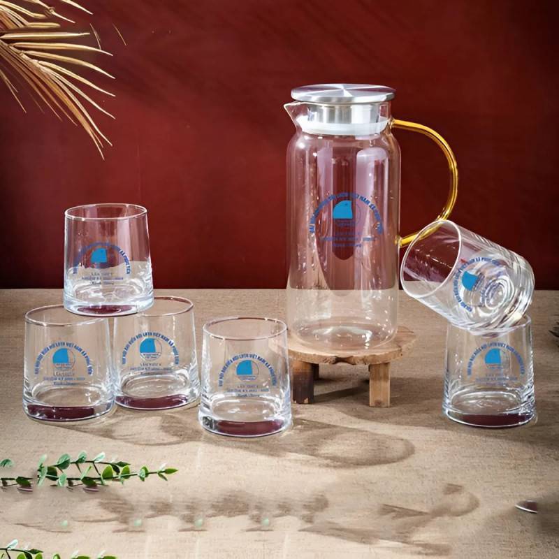 Bộ bình cốc thủy tinh quà tặng có giá bao nhiêu