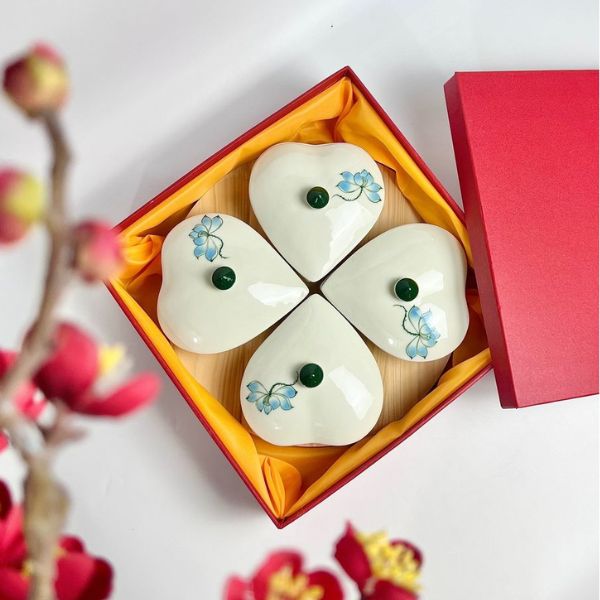 Địa chỉ cung cấp khay mứt Tết in logo uy tín, giá xưởng