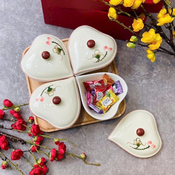 Tại sao nên chọn khay mứt Tết in logo làm quà tặng doanh nghiệp