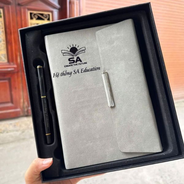 Sổ tay cao cấp + Bút khắc tên thương hiệu