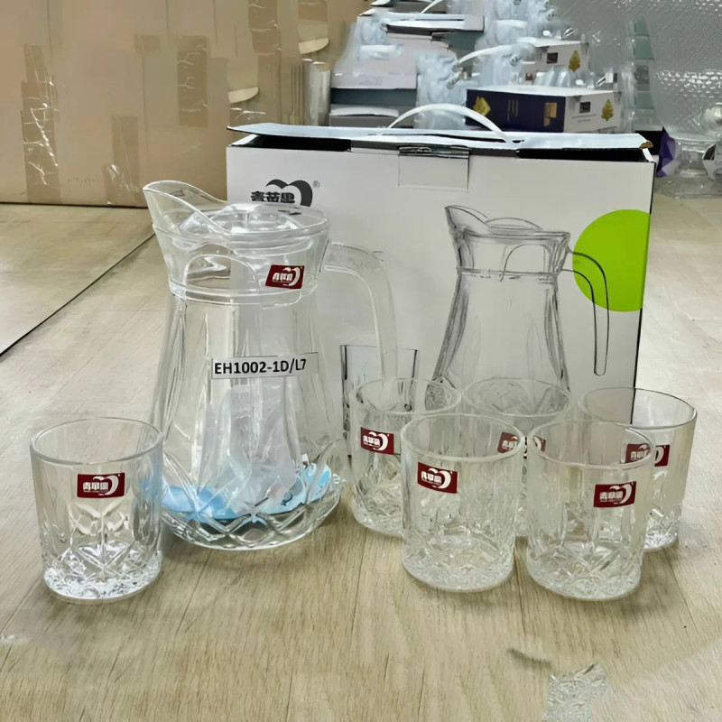 Vì sao doanh nghiệp ưa chuộng bộ bình cốc thủy tinh in logo