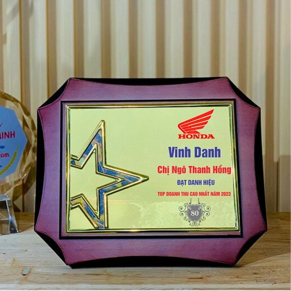 Bảng vinh danh gỗ đồng là gì