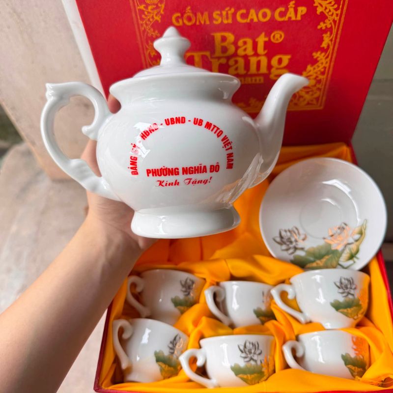 Ấm Chén In Logo Làm Quà Tặng Doanh Nghiệp: Gợi Ý Mẫu Đẹp, Dễ Ứng Dụng - Quà Tặng Thiên Việt Những dịp nào nên tặng ấm chén in logo