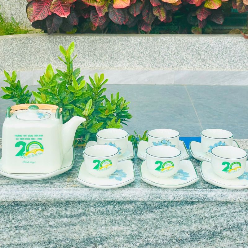 Mẫu ấm chén men màu hiện đại