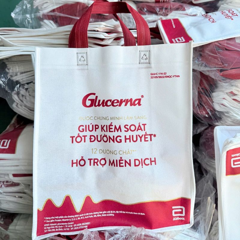 Mẫu Túi Vải Không Dệt In Logo Đẹp: Gợi Ý Thiết Kế Nổi Bật Cho Doanh Nghiệp - Quà Tặng Thiên Việt Túi nền trắng, logo nổi bật